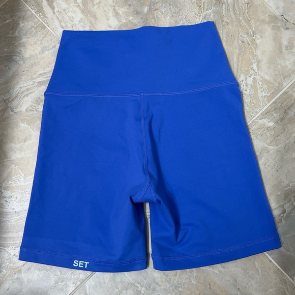 Set Active LuxForm Biker Shorts - Picture 3 of 3